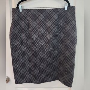 Elegant Gray Plaid Women's Skirt By Roz & Ali Size 1x.